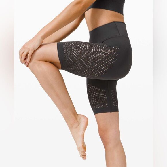 Lululemon Size 6 Reveal Short Digital Rain Graphite Grey - Picture 2 of 10